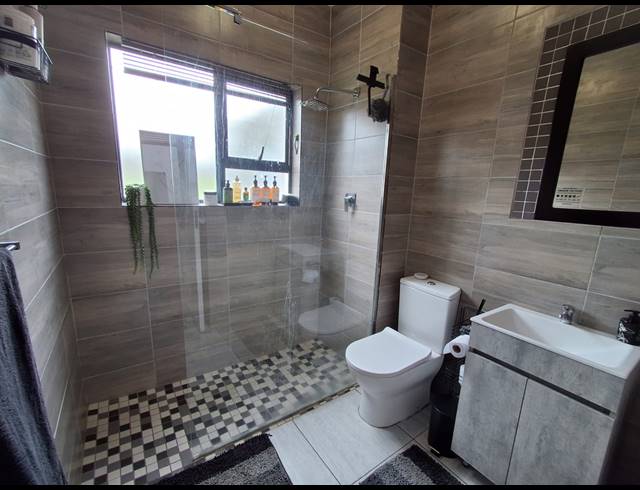 2 BEDROOM APARTMENT FOR SALE IN PALM LAKES ESTATE